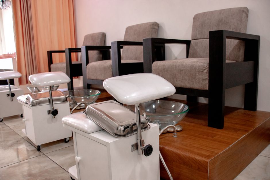 Elegantan salon za manikuru i pedikuru